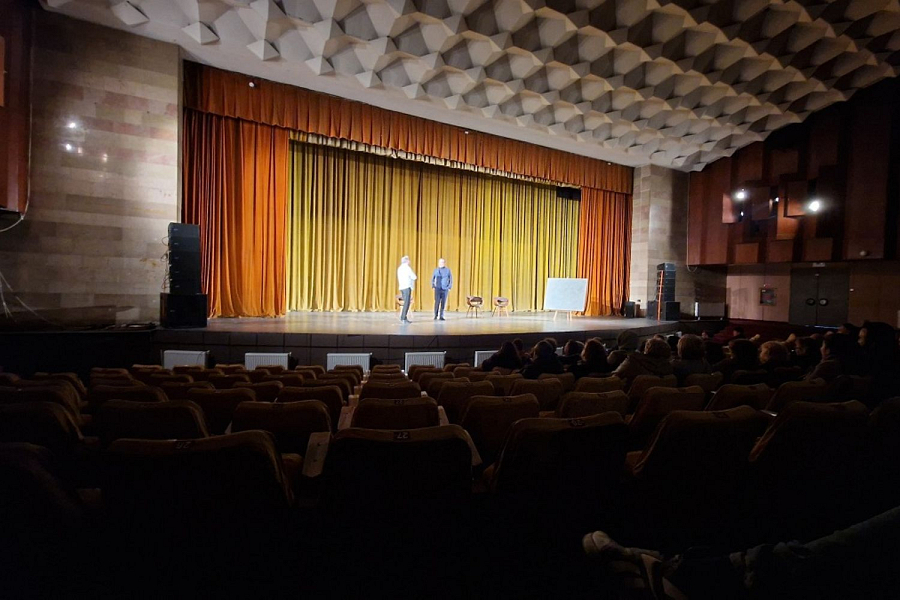 Alexis on Tour: Ploiești